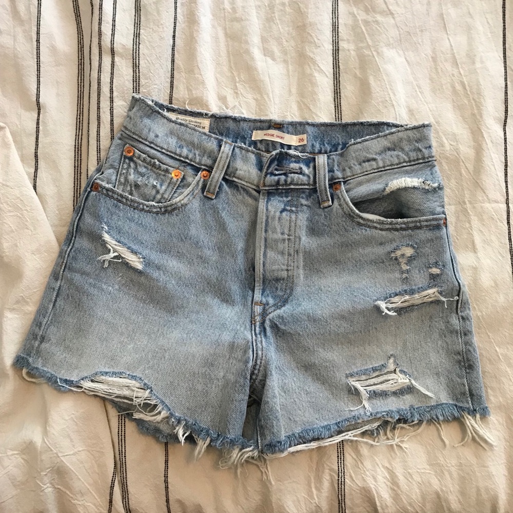 Levis wedgie short size 26